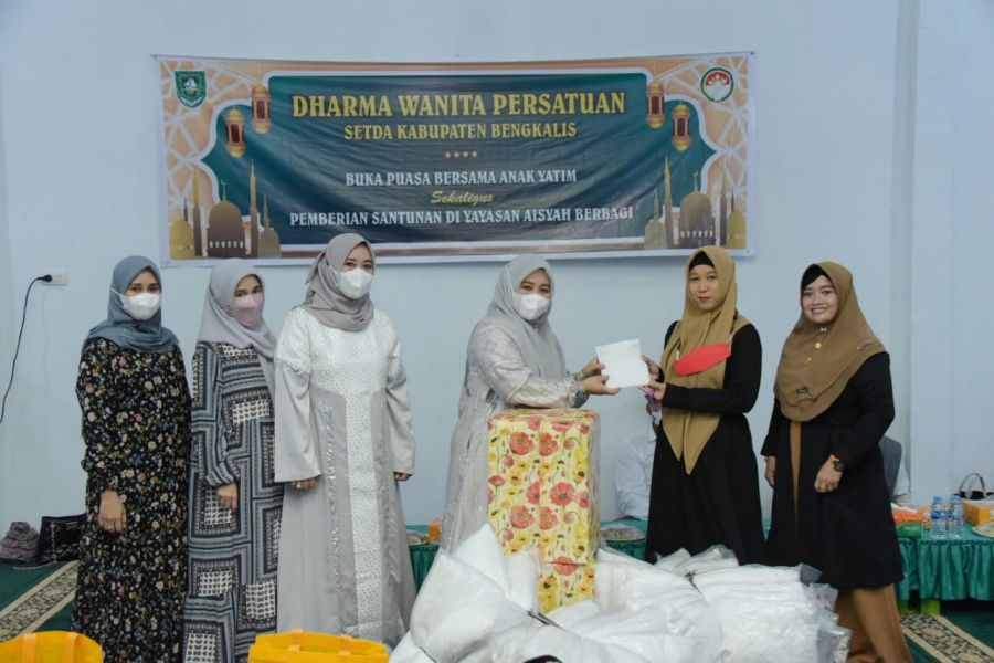 50 Anak Yatim Yayasan Aisyah Berbagi Terima Santunan dari DWP Setda Bengkalis