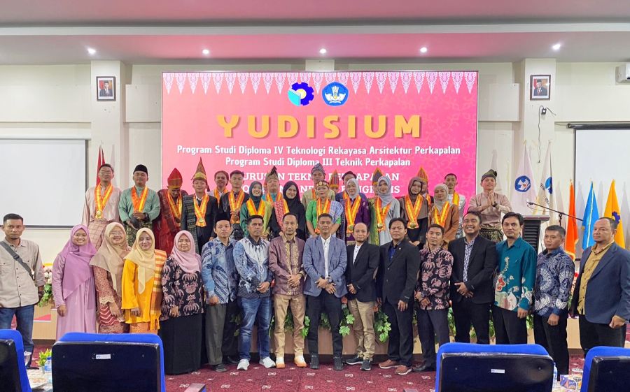 7 Mahasiswa Ahli Madya dan 5 Sarjana Terapan Polbeng Lulus dengan Predikat Cumlaude