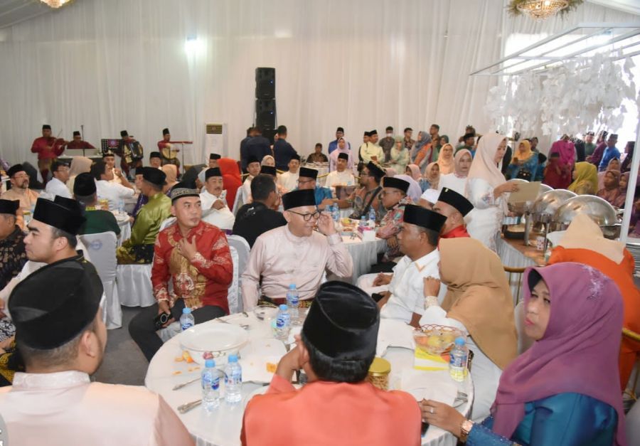 Anggota DPRD Hadiri Prosesi Akad Nikah Putri Bupati Bengkalis