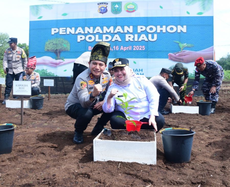 Atasi Karhutla Kapolda Riau dan Bupati Bengkalis Tanam Pohon Geronggang