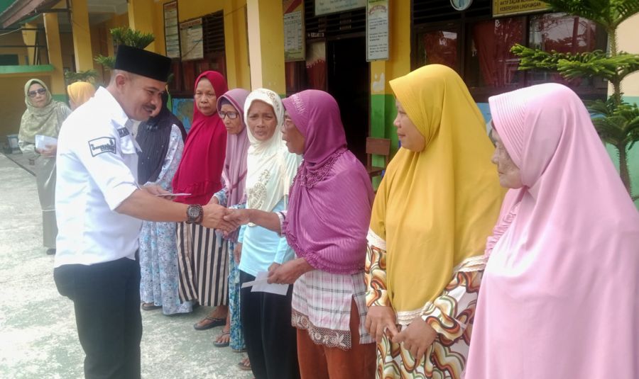 Berbagi Keberkahan, Keluarga Besar SDN 2 Bukit Batu Berikan Santunan kepada 170 Penerima