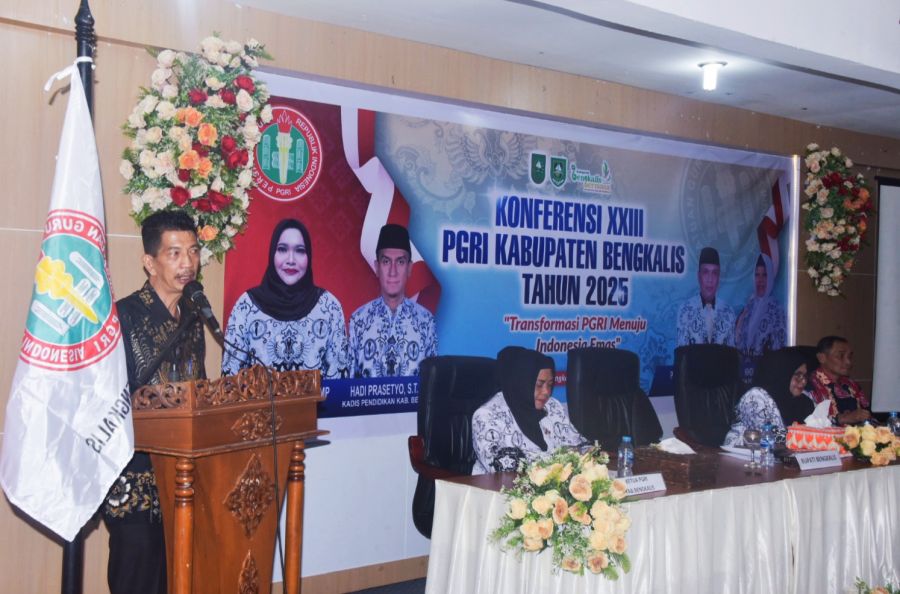 Buka Konferensi Ke-23 PGRI Bengkalis, Bupati Berharap PGRI Terus Berpacu Tingkatkan Mutu Pendidikan