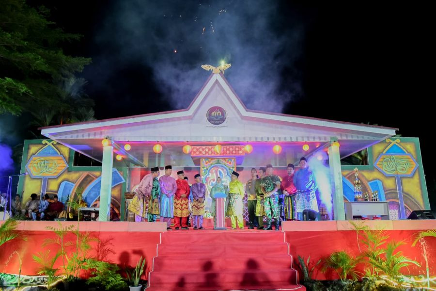 Buka MTQ Kecamatan Siak Kecil, Bupati Kasmarni Ajak Masyarakat Tingkatkan Baca Al-Qur'an