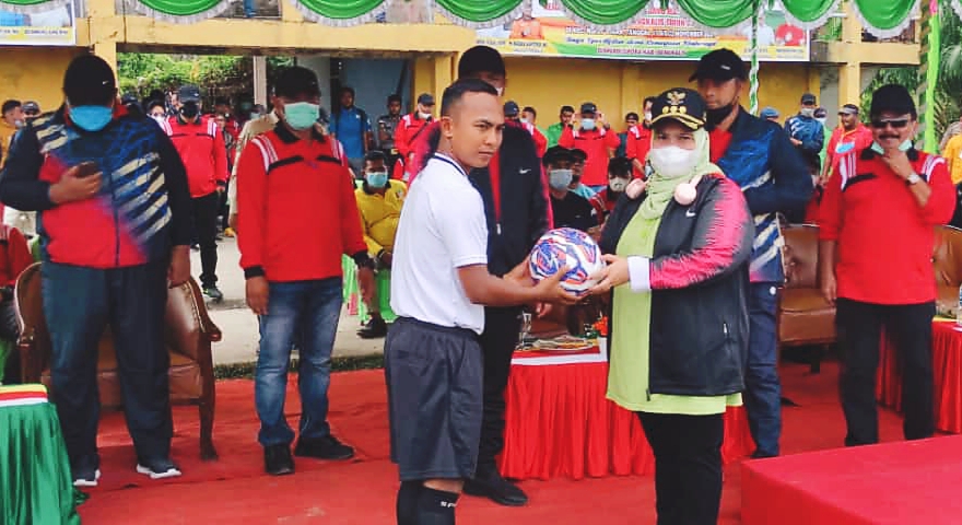Buka Turnamen Sepakbola Antar Pelajar, Bupati Bengkalis : Junjung Tinggi Sportifitas