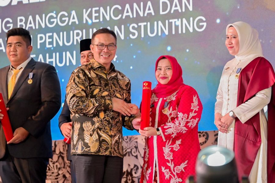 Bupati Bengkalis Kasmarni Raih Penghargaan Manggala Karya Kencana tahun 2024