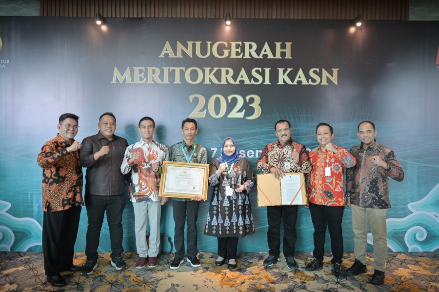 Bupati Bengkalis Kasmarni Terima Penghargaan Meritokrasi KASN 2023