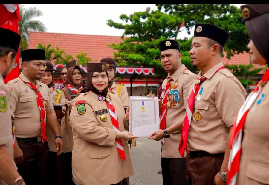 Bupati Kasmarni Bangga, 21 Tokoh Pramuka Bengkalis Raih Lencana Pancawarsa
