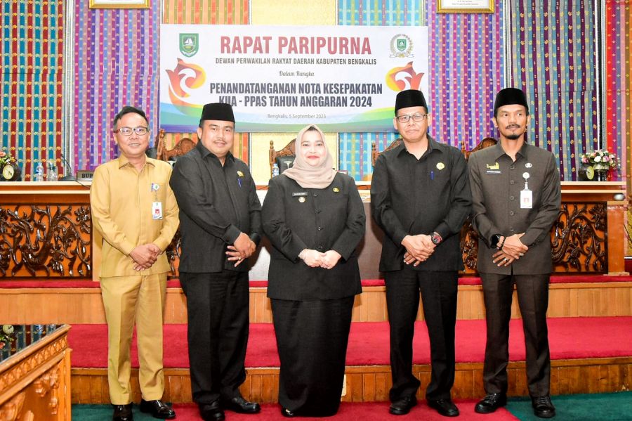 Bupati Kasmarni Bersama Wakil Ketua DPRD Teken Nota Kesepakatan KUA PPAS 2024