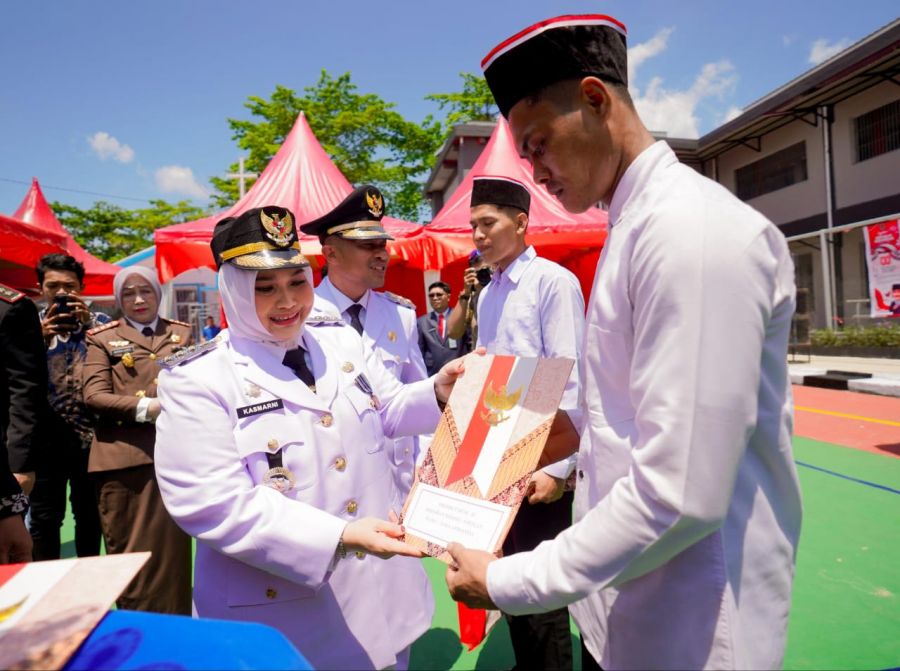 Bupati Kasmarni Serahkan Surat Keputusan, pada Penyerahan Remisi Umum