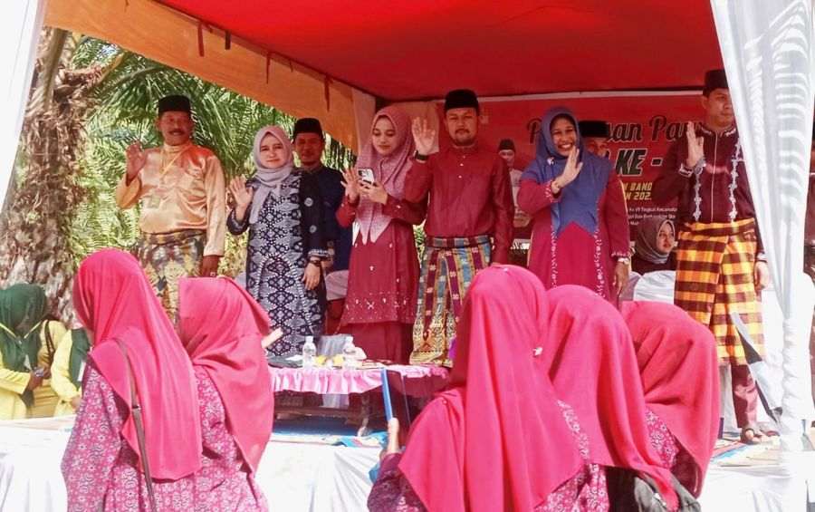Camat Ade Suwirman Lepas Ribuan Peserta Pawai Ta'aruf MTQ ke- VI Kecamatan Bandar Laksamana