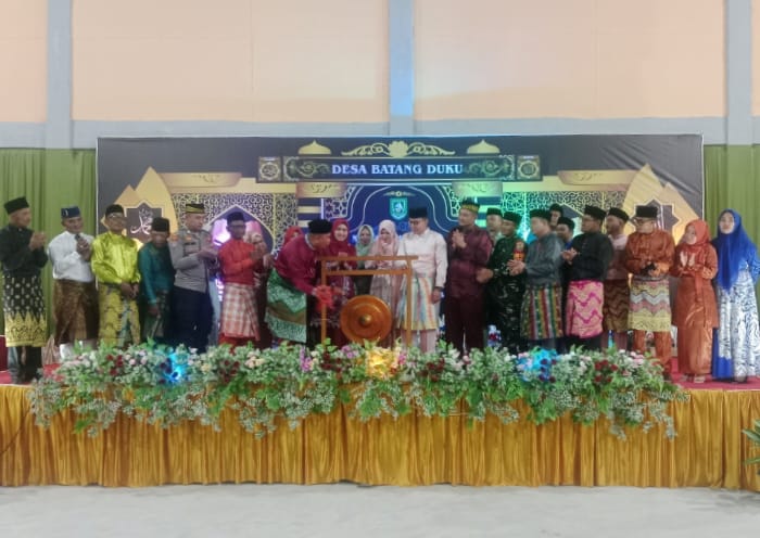 Camat Bukit Batu Acil Esyno Buka MTQ ke- 10 Tingkat Desa Batang Duku