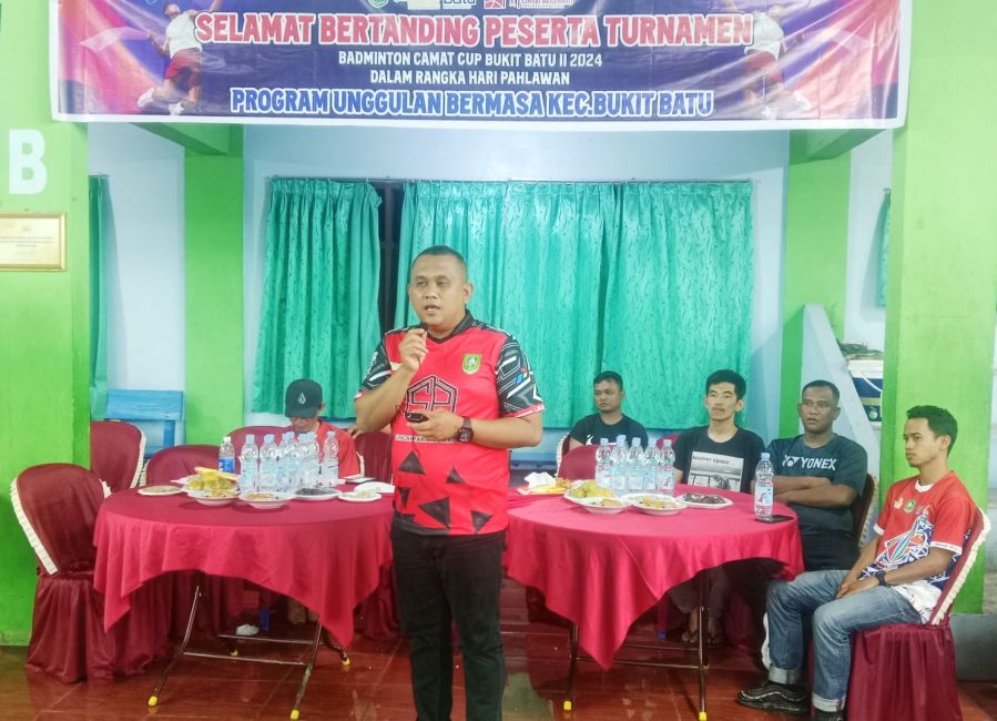 Camat Bukit Batu Buka Tournament Badminton 'Camat Cup II' di Gor Garuda 99 Sungai Selari