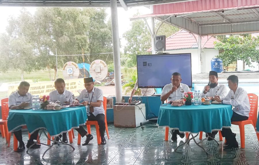 Camat Bukit Batu dan Seluruh Panitia Lakukan Rapat Tentukan Tanggal Pembukaan MTQ ke- 47