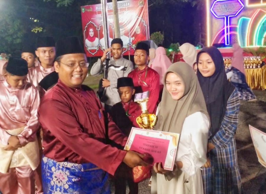 Camat Tutup MTQ Ke- 19 Tingkat Kecamatan, Desa Liang Banir Raih Juara III Kategori Syarhil Quran