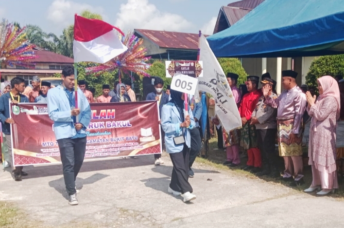 Desa Buruk Bakul Ikuti Pawai Ta'aruf Memeriahkan MTQ ke- 34 Tingkat Kecamatan Bukit Batu