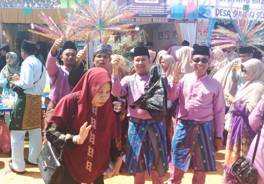 Desa Buruk Bakul Ikuti Pawai Taaruf untuk Memeriahkan MTQ ke- 33 Tingkat Kecamatan Bukit Batu