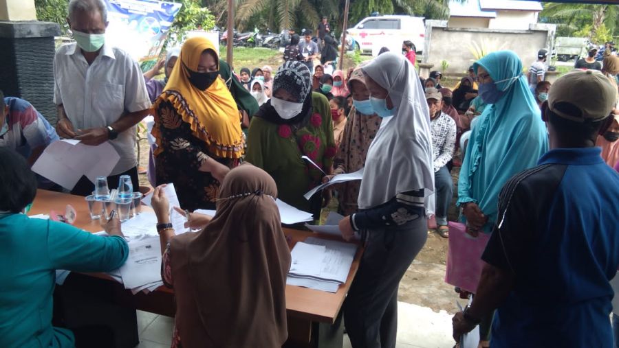 Desa Pakning Asal Diserbu Warga, Vaksinasi Ludes, Kepala Desa Tersenyum