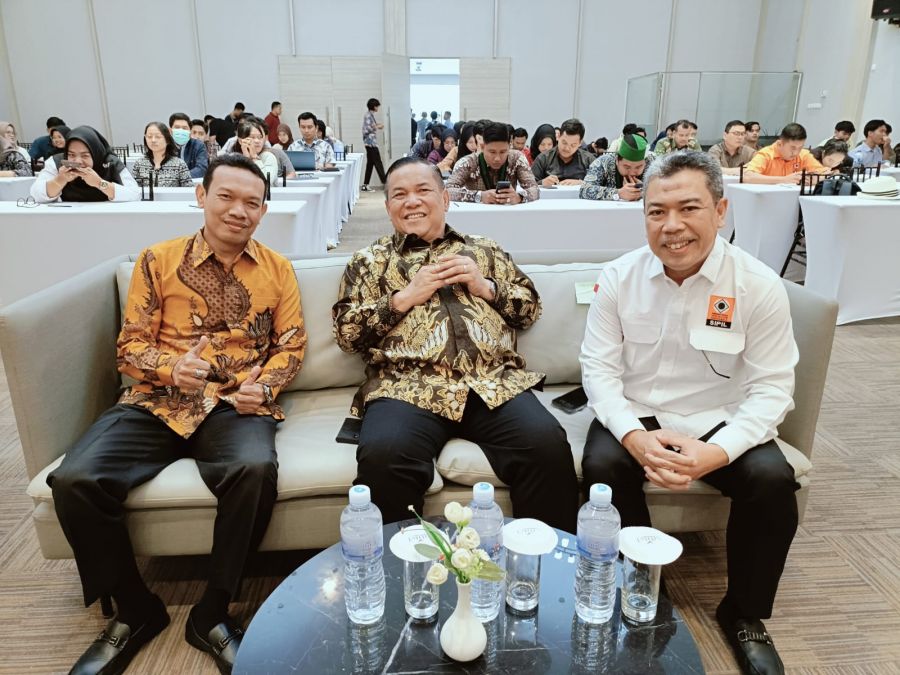 Direktur Polbeng dan Wadir III Hadiri Seminar Nasional FIM PII di Pekanbaru