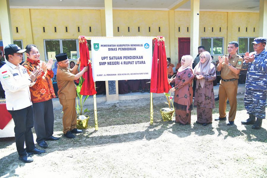 Dorong Pemerataan Pendidikan, Bupati Resmikan SMPN 4 Rupat Utara