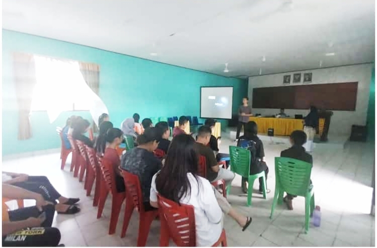 Dosen D3 Bahasa Inggris Jurusan Bahasa Polbeng Beri Pelatihan English Speech di SMAN 1 Bengkalis