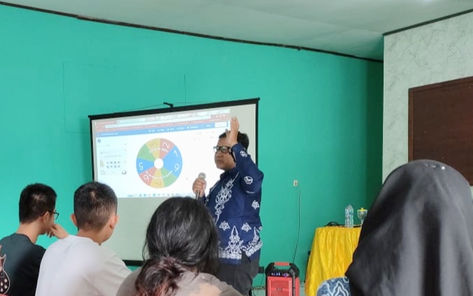 Dosen Jurusan Bahasa Polbeng Latih English Conversation di SMAN 1 Bengkalis