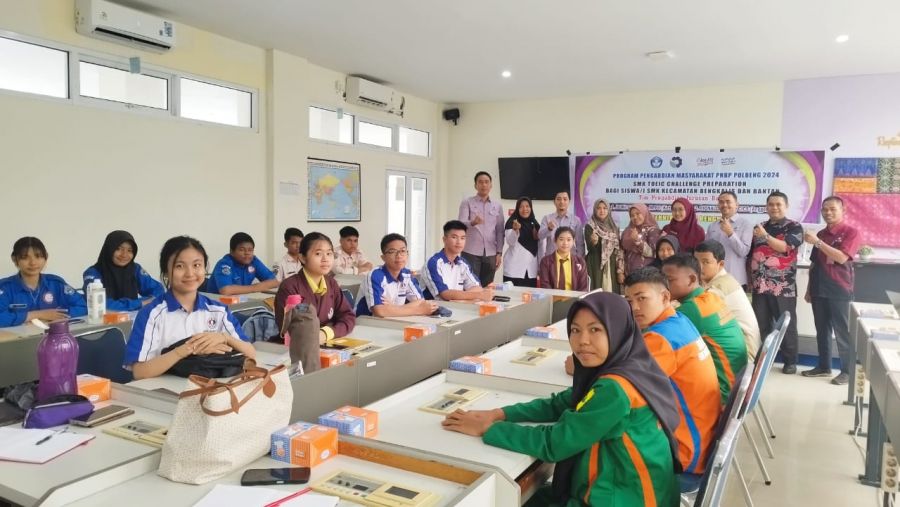 Dosen Jurusan Bahasa Polbeng Sukses Gelar SMK English Challenge Preparation Program
