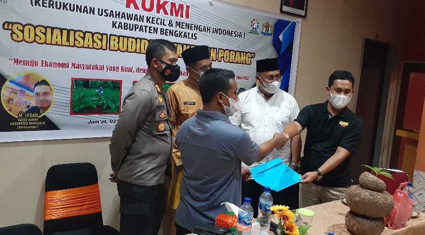 Gelar Sosialisasi Budidaya Tanaman Porang, KUKMI Teken MoU dengan UD Akmal Salim Mandiri