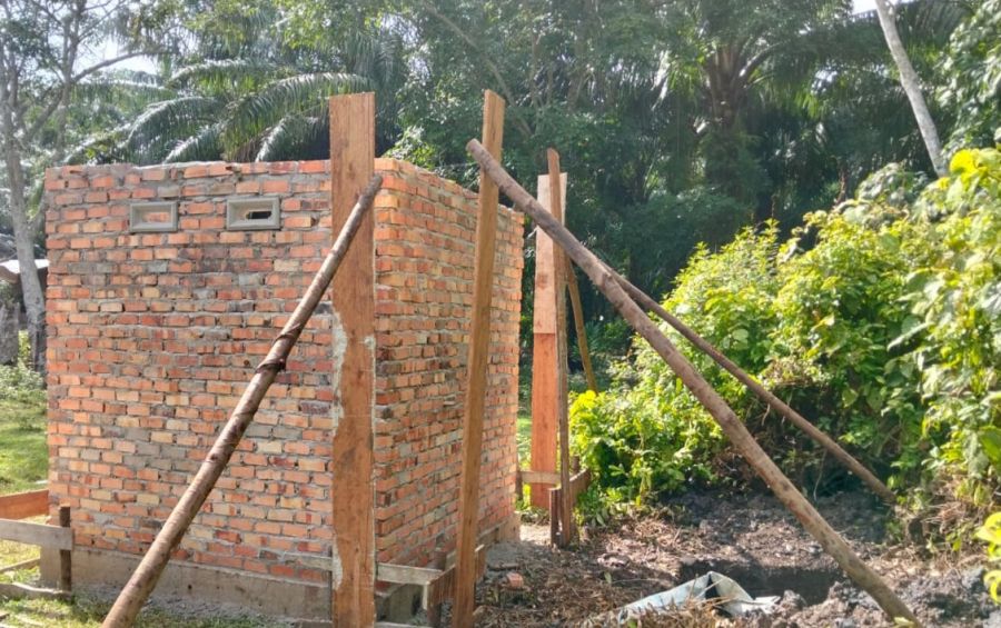 Gunakan Dana Bermasa, Pemdes Tenggayun Bangun MCK dan Rehab RTLH