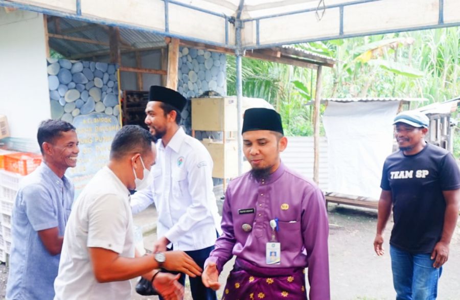 Kades Tenggayun Dampingi Camat Tinjau Budidaya Jamur dan Puyuh Petelur
