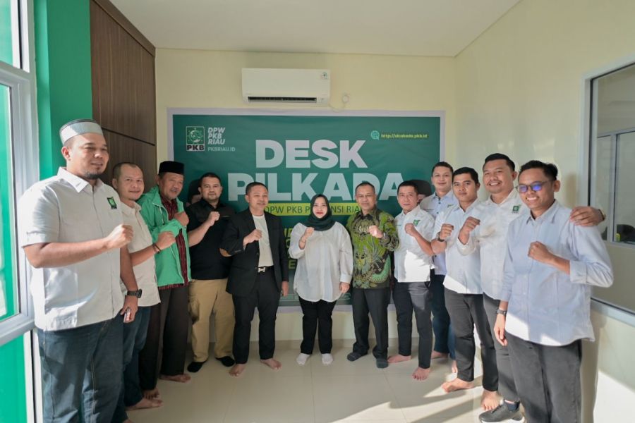 Kasmarni - Bagus Santoso Terima SK Pencalonan Bupati - Wakil Bupati Kabupaten Bengkalis dari PKB