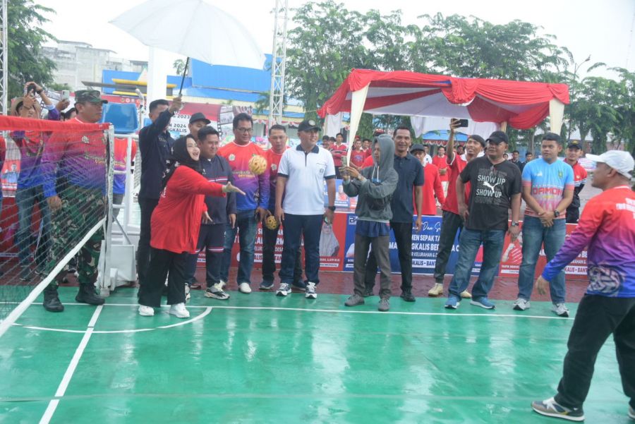 Kasmarni Sambut Baik dan Apresiasi Ajang Open Turnamen Sepak Takraw Camat Bengkalis Bermasa Cup