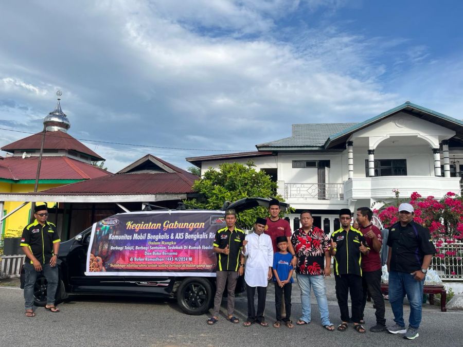 Komunitas Mobil dan Avanza Xenia Solution Bengkalis Bagi-Bagi Takjil dan Santuni Anak Yatim