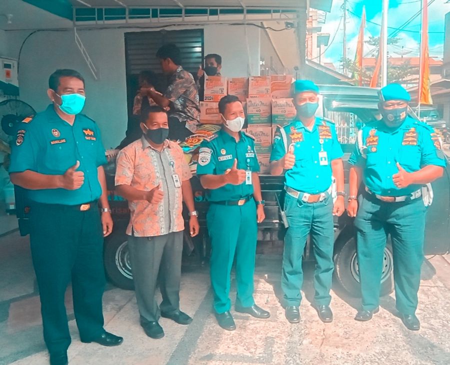 KSOP Kelas II Tanjung Buton Berikan Bantuan Sembako kepada Pasien Jalani Isoman