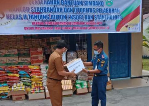 KSOP Kelas II Tanjung Buton Salurkan Bantuan Untuk Warga yang Jalani Isoman di Kecamatan Sungai Apit