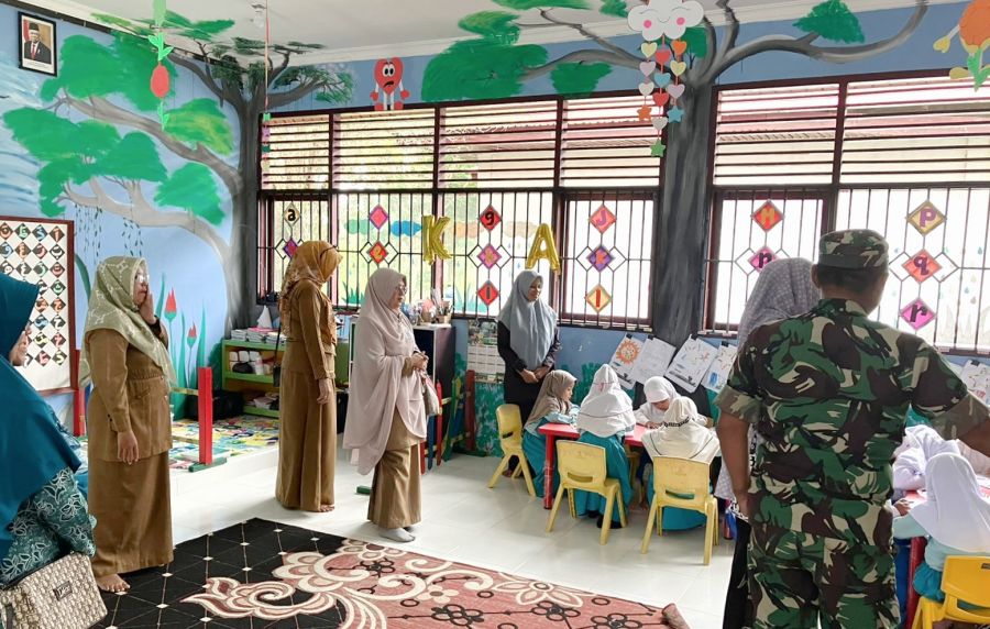 Kunjungan Pembinaan ke Sekolah Ramah Anak di TK Negeri Pembina Siak Kecil
