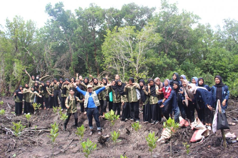 Mahasiswa Polbeng Outbound di Kelompok Pengelolaan Ekosistem Mangrove Desa Teluk Pambang