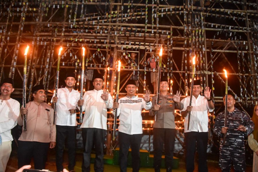Malam 7 Likur, Bupati Bengkalis Resmikan Festival Lampu Colok 1446 H