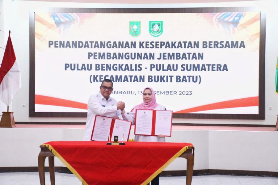 MoU Pembangunan Jembatan Sungai Pakning-Pulau Bengkalis di Tandatangani Bupati dan Gubernur