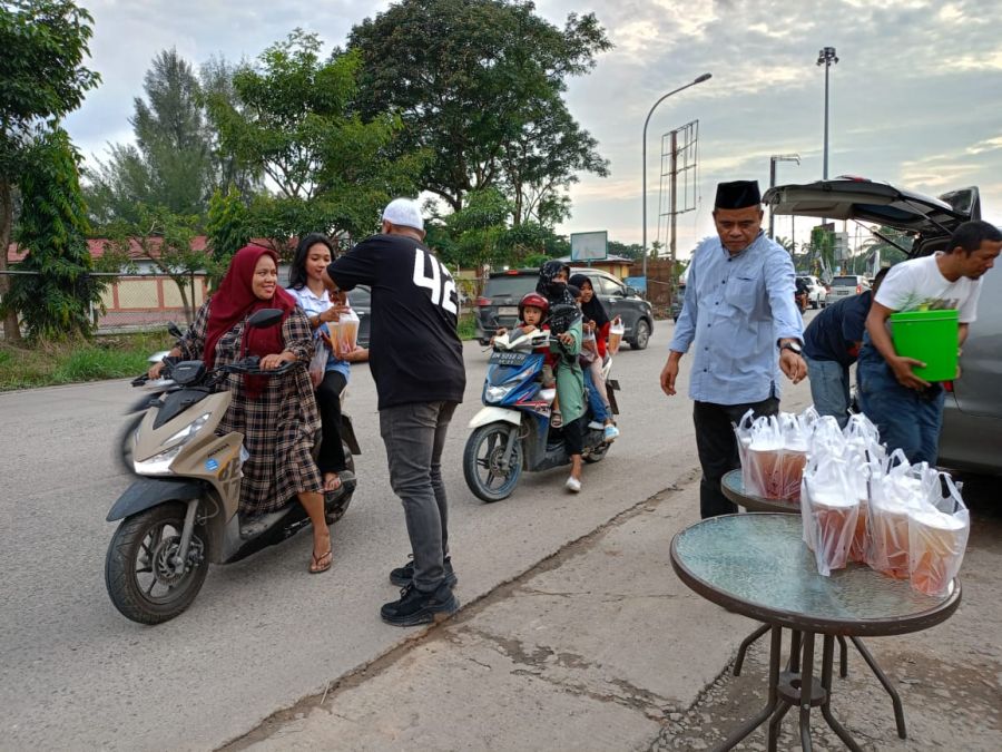 NXR DURI Laksanakan Berbuka Bersama dan Bagikan 1000 Cup Teh Es Pada Pengguna Jalan