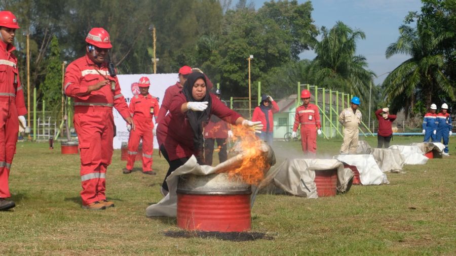 Pecahkan Rekor MURI Peragaan Pemadaman Kebakaran Serentak Seluruh Indonesia