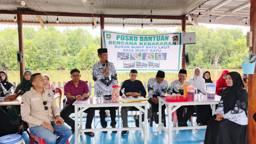Peduli Bencana Kebakaran, PGRI dan Gabungan Wartawan Salurkan Bantuan Rp.54.371.000 di Bukit Batu