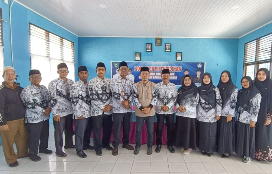 Peduli Korban Kebakaran di Gang Midun, Keluarga Besar PGRI Bukit Batu Beri Bantuan