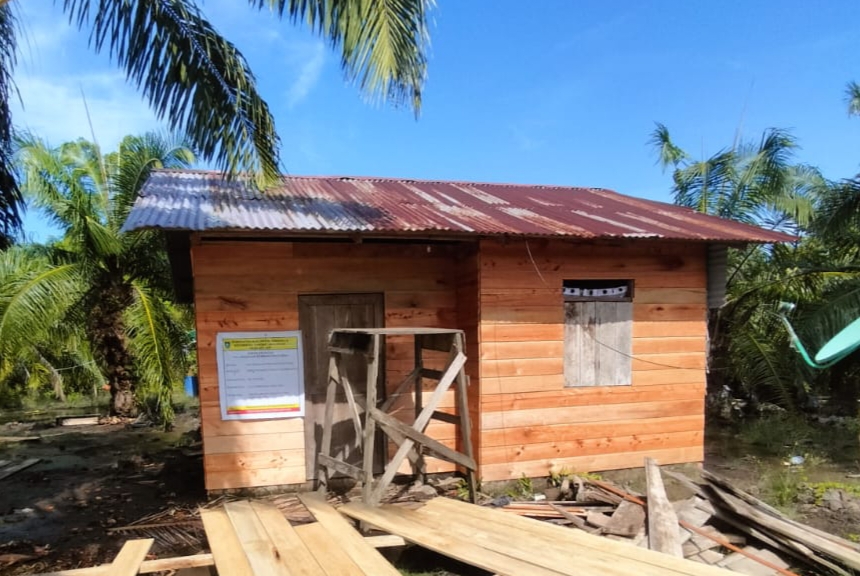 Pemdes Api-api Lakukan Rehabilitasi Rumah Tidak Layak Huni Milik Masyarakat