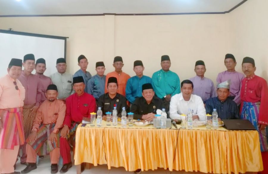 Pemdes Desa Buruk Bakul dan Pengurus LAMR Desa Buruk Bakul Gelar Pembekalan Adat