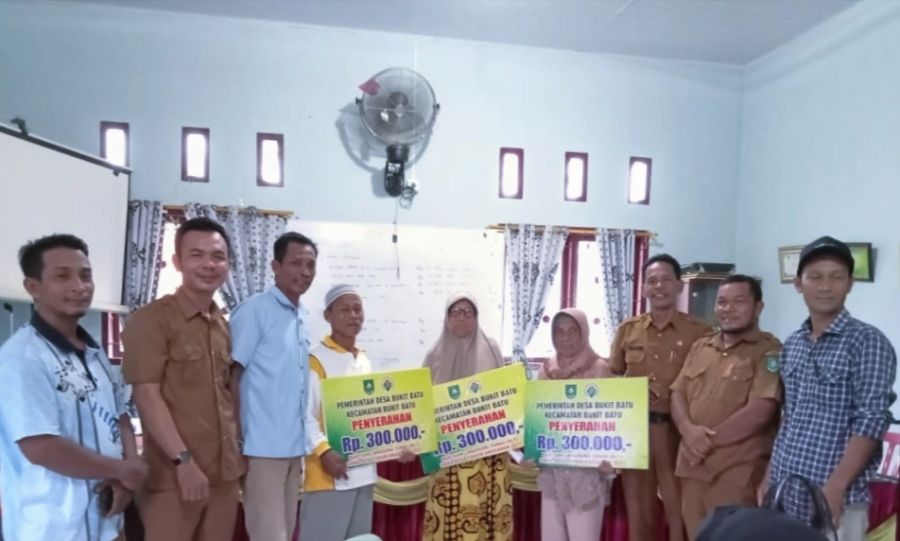 Pemerintah Desa Bukit Batu Salurkan BLT-DD Bagi Masyarakatnya