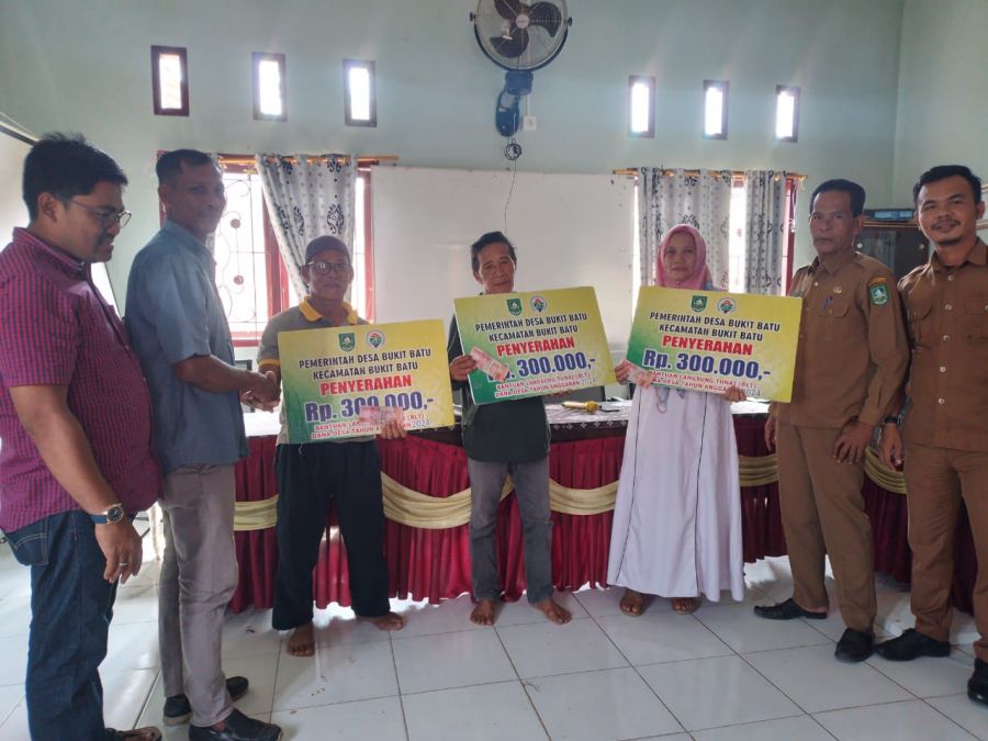 Pemerintah Desa Bukit Batu Salurkan BLT Dana Desa