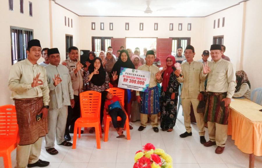 Pemerintah Desa Buruk Bakul Salurkan BLT-DD kepada Masyarakat