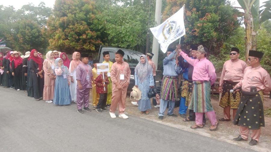 Pj Kades Kamaruddin Lepas Ratusan Peserta Pawai Ta'aruf MTQ ke- 19 Tingkat Desa Sukajadi