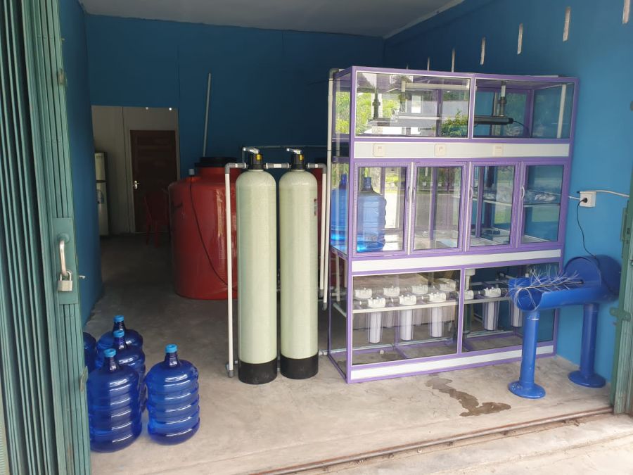 Polbeng Bantu Pemasangan Mesin Reverse Osmosis Usaha Depot Air Isi Ulang BUMDesa Unggul Sari