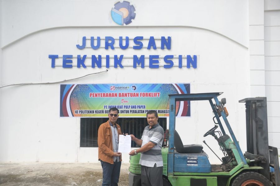 Polbeng Menerima Hibah 1 Unit Forklip dari PT. Indah Kiat Pulp and Paper